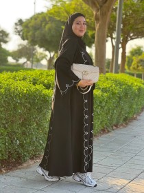 عباية سارة